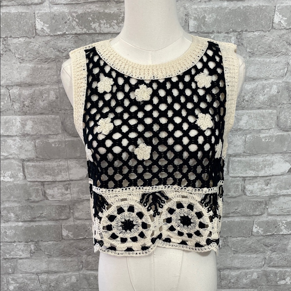 DAVI & DANI black and cream crochet knit sweater tank with flower details